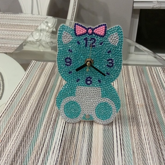 ๐ Handmade Kitty Clock - Picture 3 of 5
